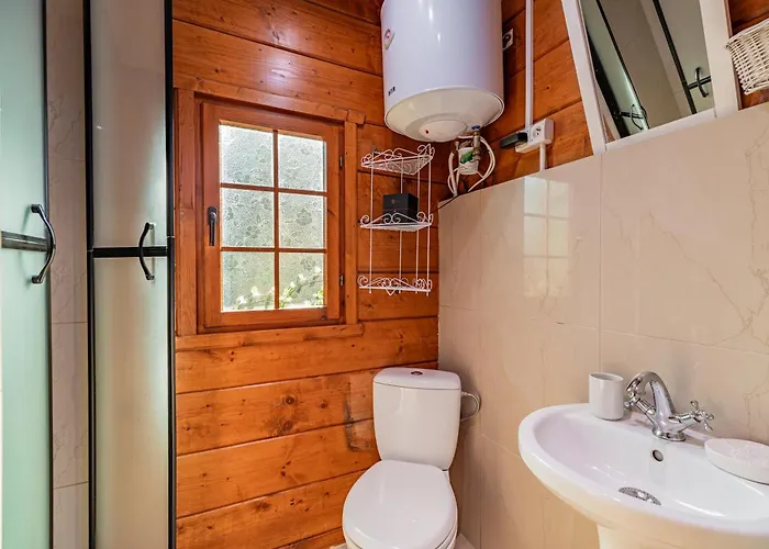 ロッジ Letniskowe Wiktoria ドンプキ